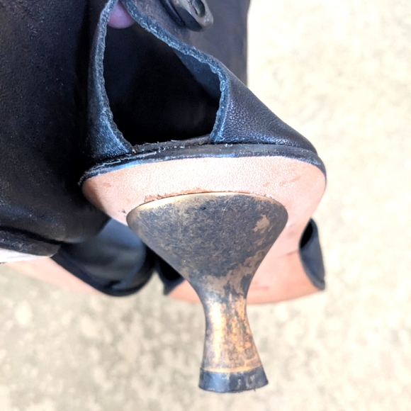 Cydwoq Vintage Leather Open Toe Booties - Picture 7 of 16